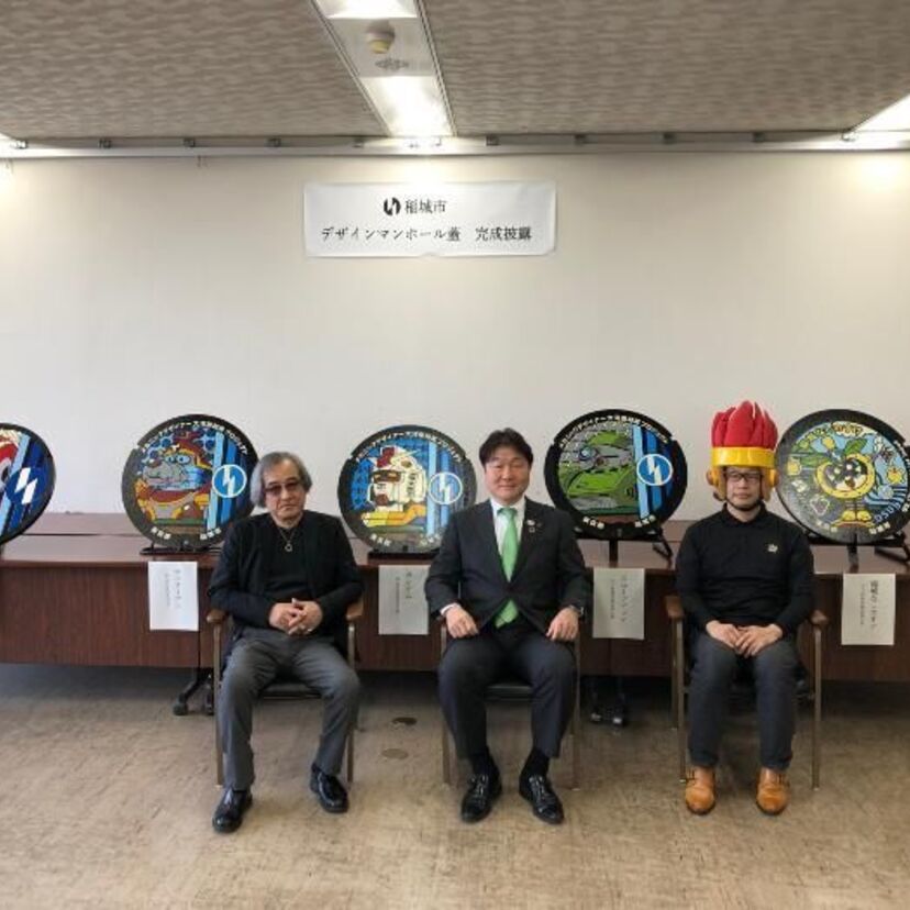 ガンダムのモビルスーツなどを手がけた大河原邦男デザインの「マンホール蓋」が東京・稲城市にお目見え！！