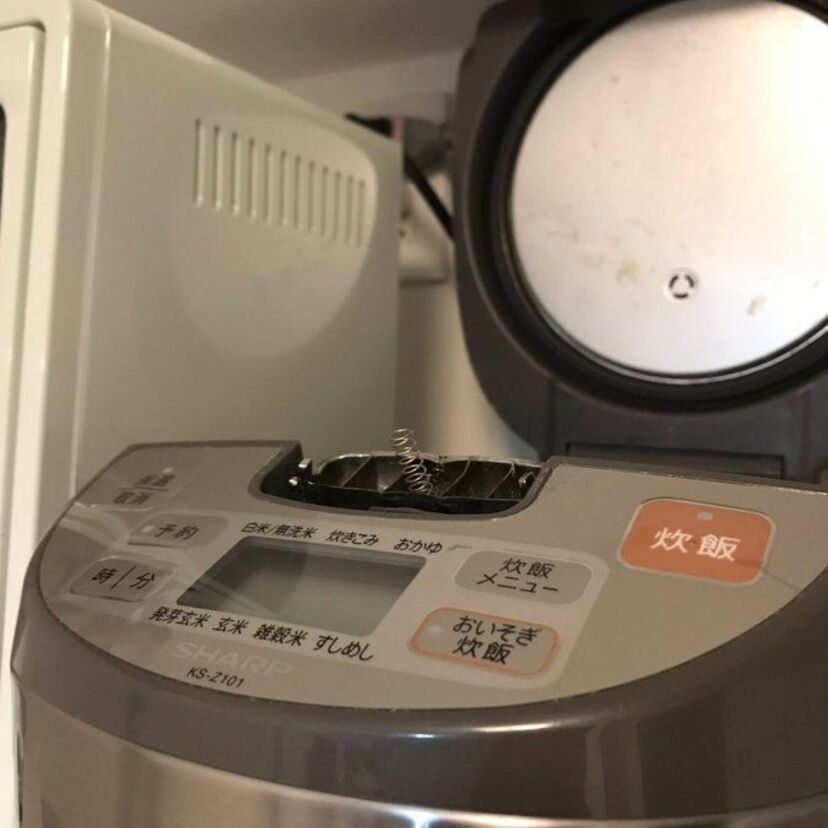 まるで昭和の漫画表現!?「バネが飛び出して故障をアピールする」家電が話題に!!