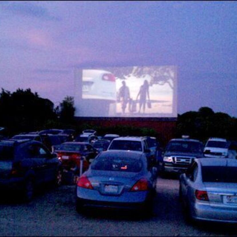 【ドライブインシアター】アナタは行ったことありますか?車に乗ったまま映画が鑑賞できた映画館。