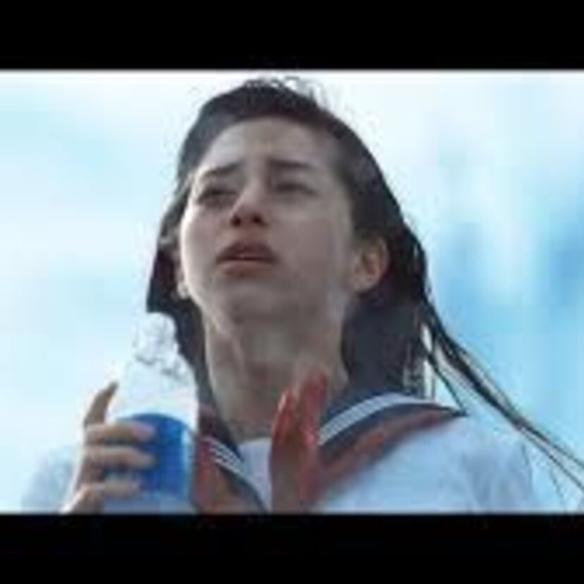 誰なの？ポカリスエットの新CMで街を駆け抜けている女子高生