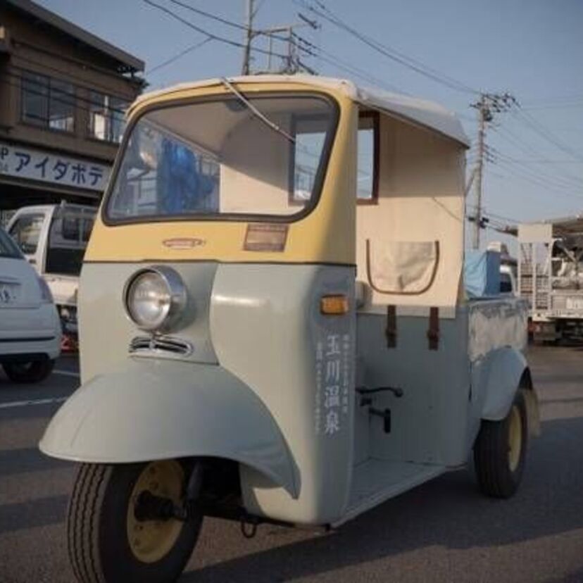 昭和レトロなダイハツ「ミゼット」で玉川温泉の温泉とオリジナルグッズが配達される企画「ハイタツミゼット」が話題に！！