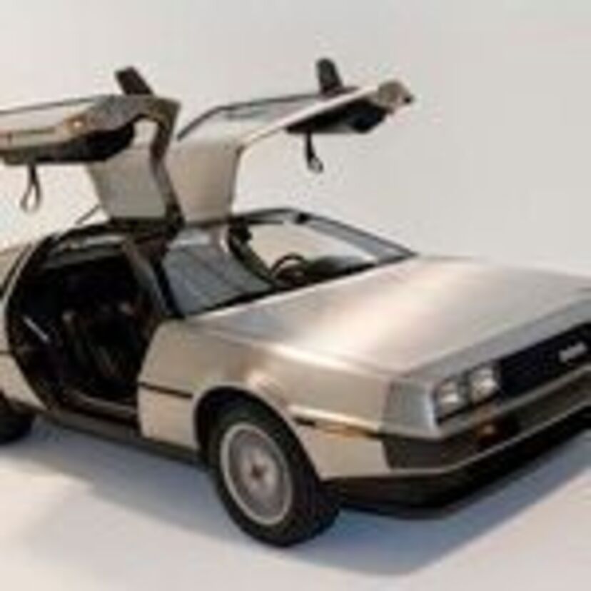 映画「バック・トゥ・ザ・フューチャー」でおなじみの【デロリアン DMC-12】日本でも中古車が買えるよ！