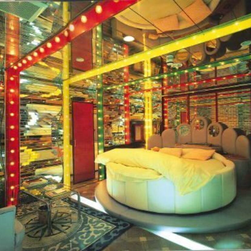 王宮のような昔のラブホテル写真まとめ　外観、回転ベット、エアーシューターが凄い！！