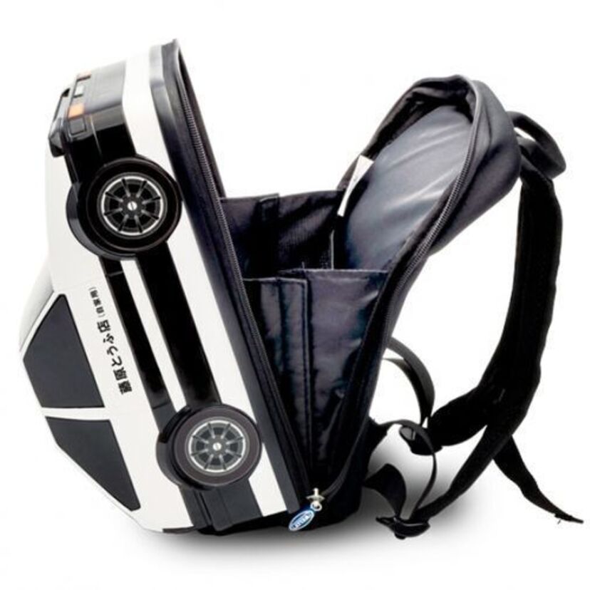 「頭文字D」で大活躍したハチロクをモチーフにした『車型リュック』が好評発売中！！