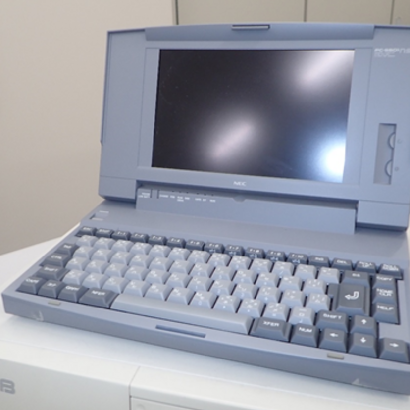 【話題】ゆりかもめ、設備のメンテナンスに25年前のノートパソコン「PC-9801」を使っていた。