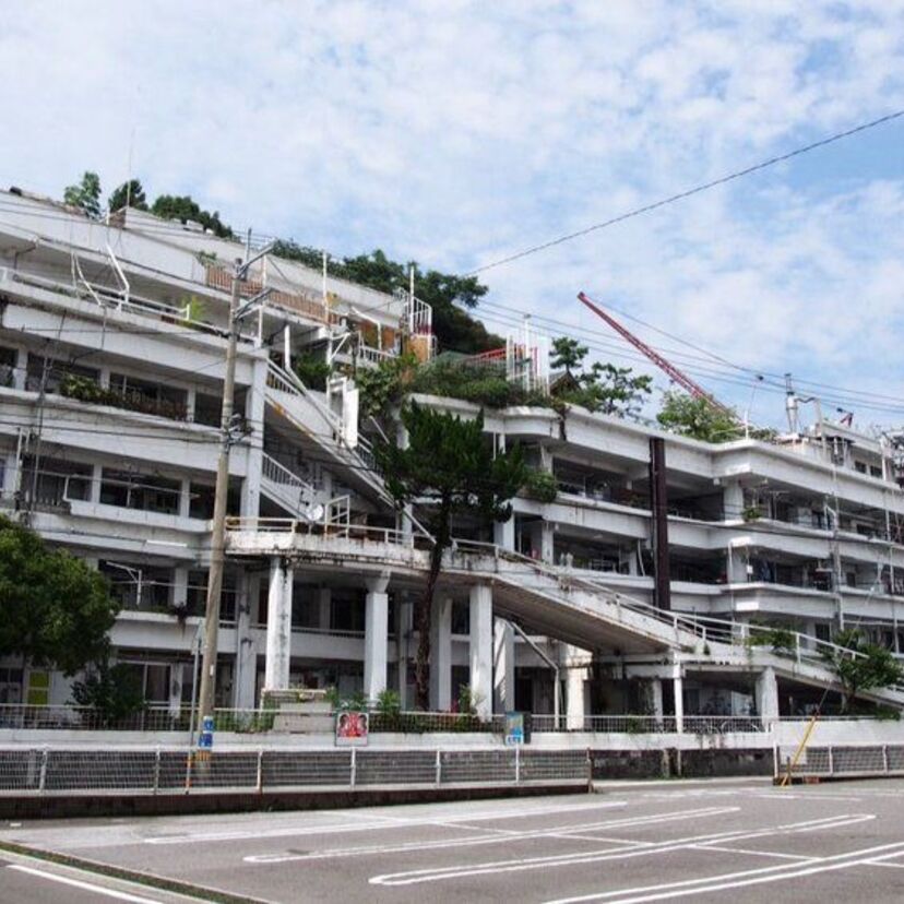 日本の九龍城？高知県にある巨大“違法建築物”『沢田マンション』とは？