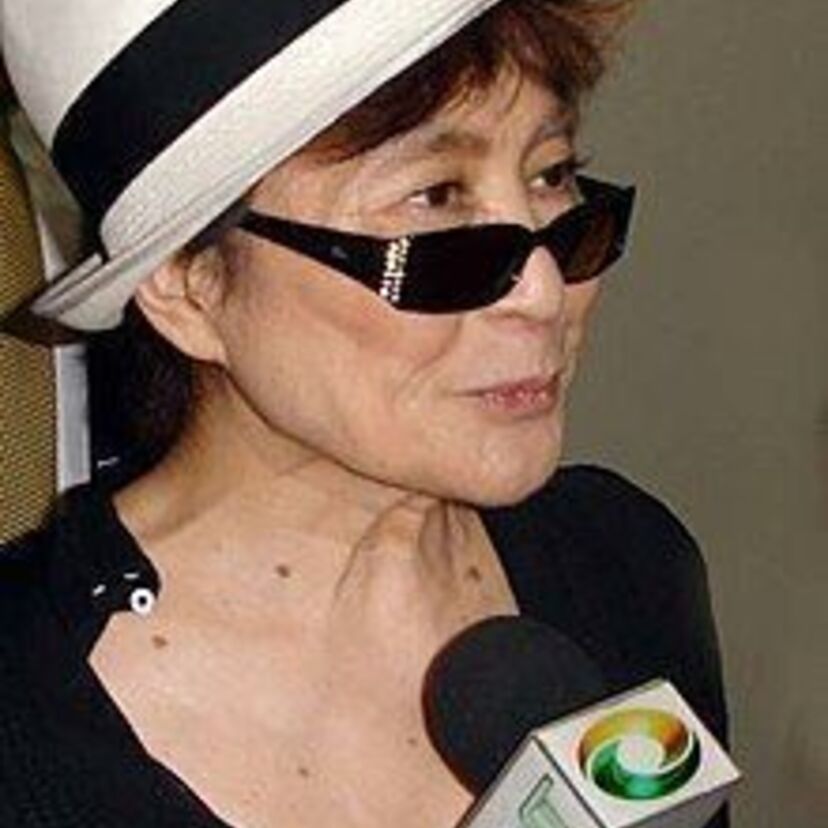【オノ・ヨーコ】ジョン・レノンと結婚!平和活動への貢献や夫婦でフルヌードも披露?