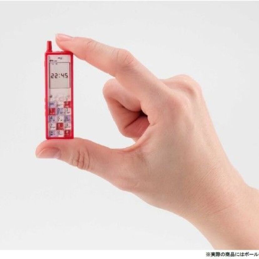 バンダイから懐かしの「KDDIのガラケー」がカプセルトイになって登場！！