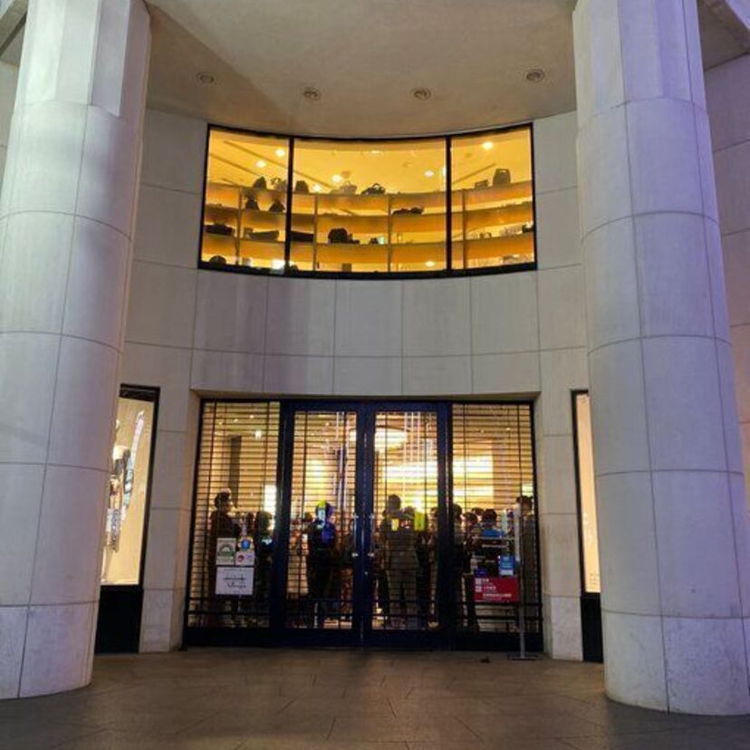 東京・新宿のファッション大型専門店「 バーニーズ新宿店」が閉店。近年閉店が続く百貨店を振り返る。