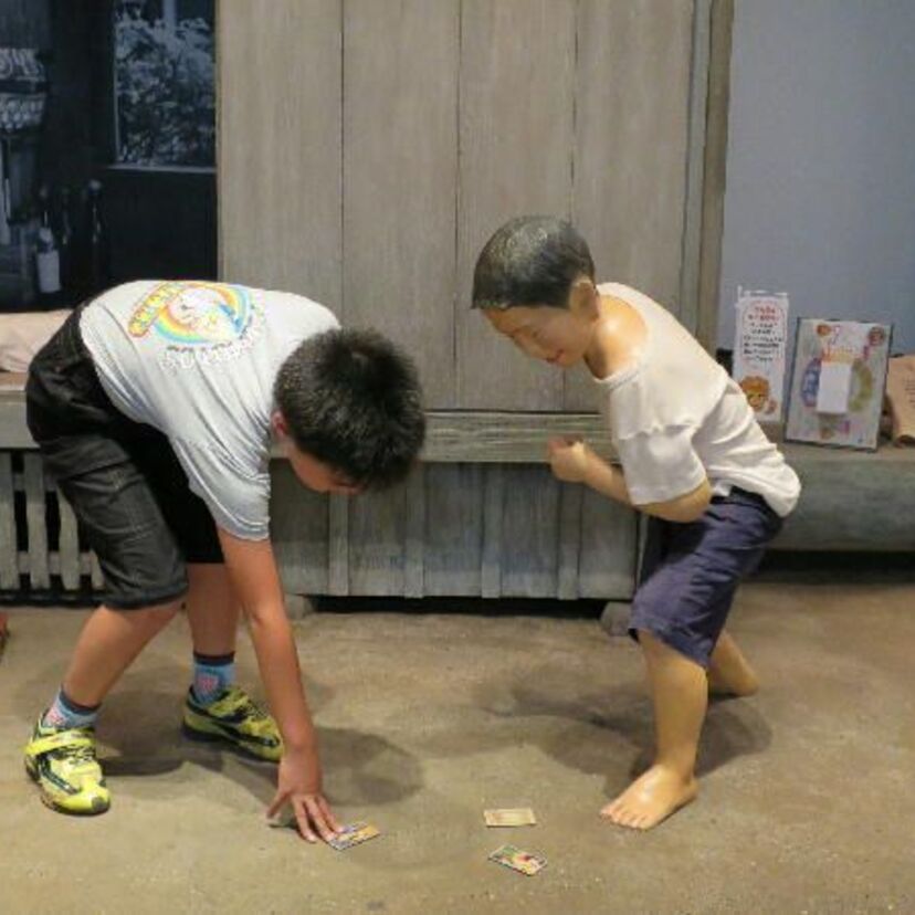 対戦ゲームの先駆け、熱い戦いがあっちこっちで繰り広げられました。メンコにパッチン