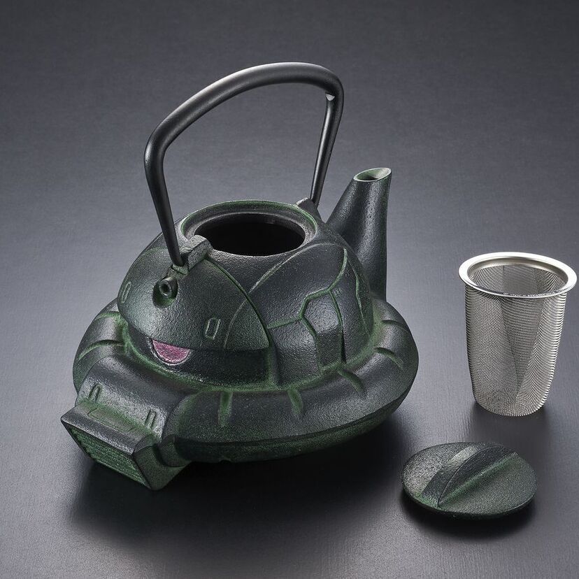 機動戦士ガンダムの「ザクの頭部」をモチーフにした南部鉄器が登場！さらにザクのマシンガン型ウォーターガンも！