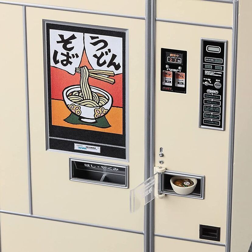 昭和レトロな「うどん自販機」がプラモデルになって登場！「ハンバーガーの自販機」も好評発売中！！