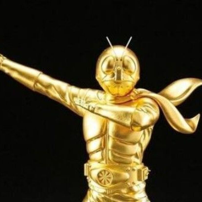 大丸福岡天神店で開催！金製品の展示即売会・大黄金展に『黄金の仮面ライダー』登場！