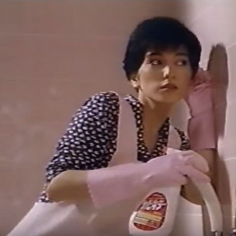 90年代半ば「カビキラー」のCMで話題になった『山崎夏菜』が2億円を売り上げる驚きの転身を・・・。