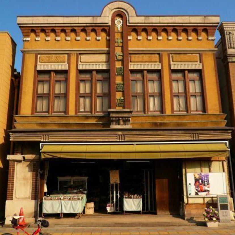 【昭和のお洒落な商店建築】和洋折衷のモダンデザインがレトロで美しい！唯一無二の素敵な外観はいつ見ても飽きない！