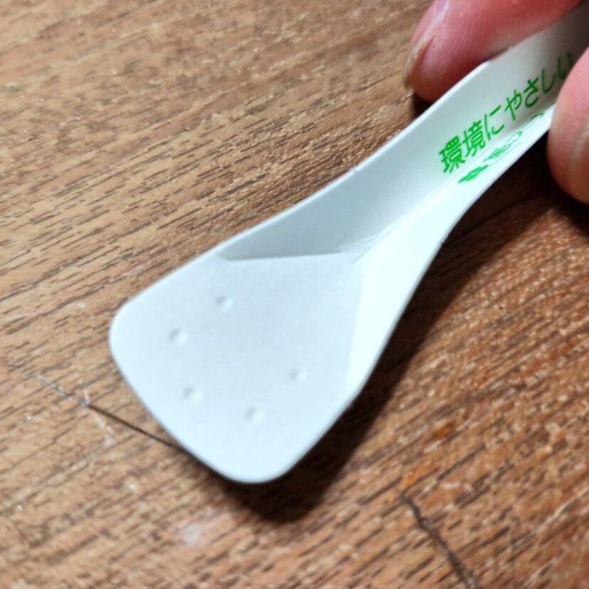 溢れる昭和レトロ感！折り曲げるタイプの「紙スプーン」がSNSで話題沸騰中！！