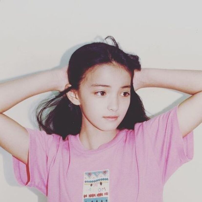 デビュー25周年を迎えた知念里奈（40）が、長男と次男の兄弟12歳差ショットを公開！懐かしのヒット曲の配信もスタート！
