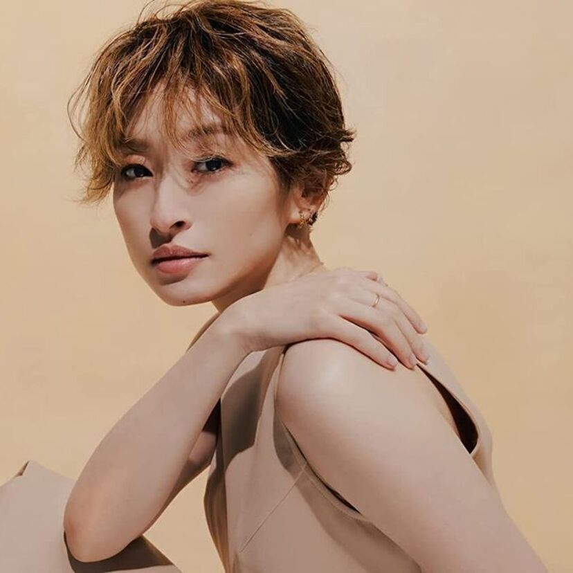 島袋寛子（hiro）が16年ぶりとなる待望のニューアルバムを発表！SPEEDの25周年記念トリビュートアルバムも発売！