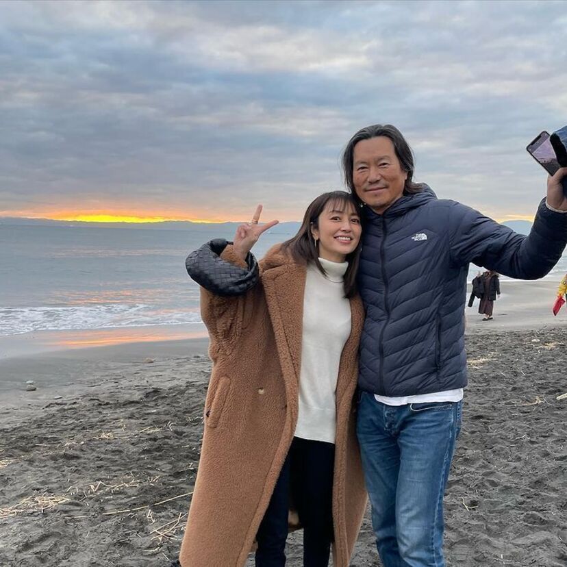ドラマ「愛していると言ってくれ」で兄妹役を演じた！矢田亜希子（42）が豊川悦司（59）との2ショットを披露！！