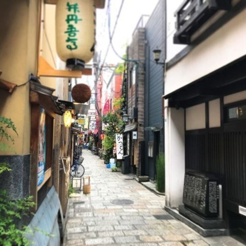 美味しいものは路地裏に、大阪で昭和レトロな横丁巡り