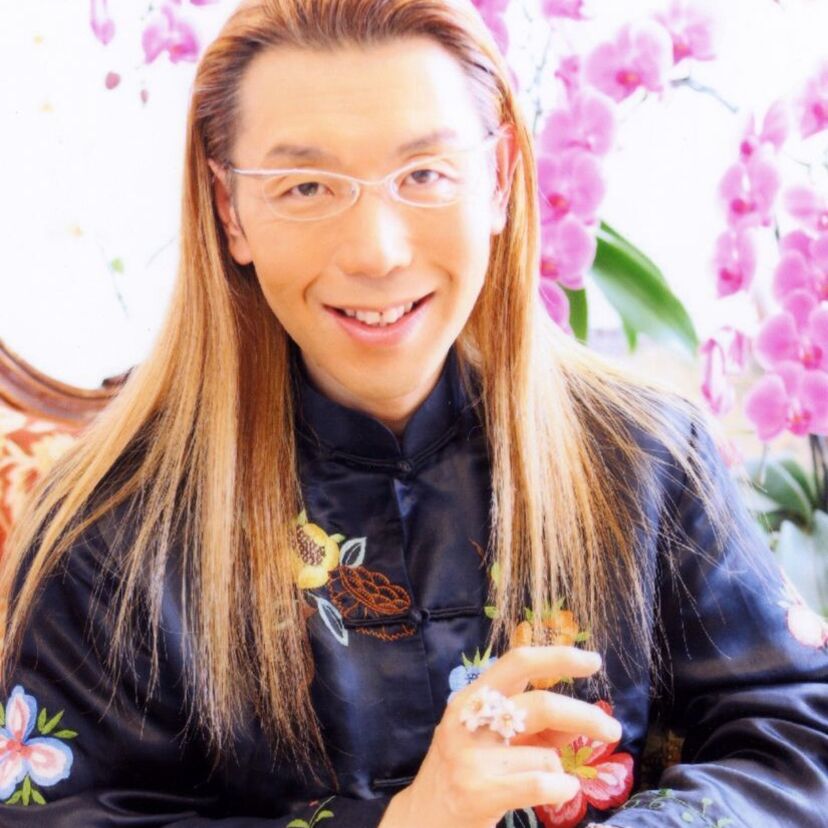 假屋崎省吾の華道歴40年記念イベント開催！華道家としての実績や出演番組を振り返る