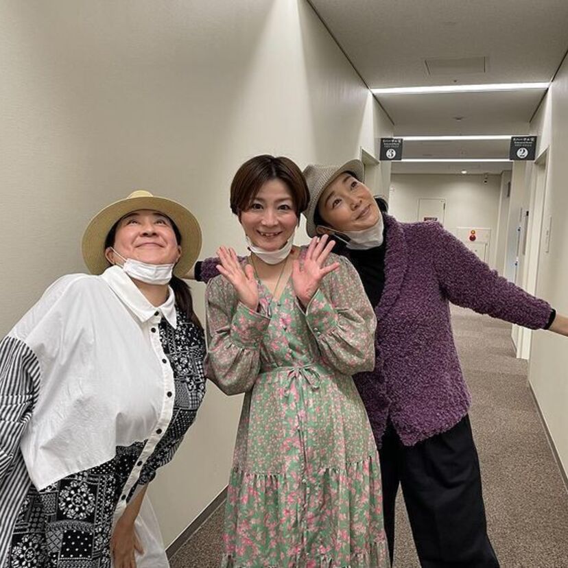 「パパはニュースキャスター」に出演した西尾まり（47）＆鈴木美恵子（48）＆大塚ちか（49）が奇跡の3ショットを披露！！