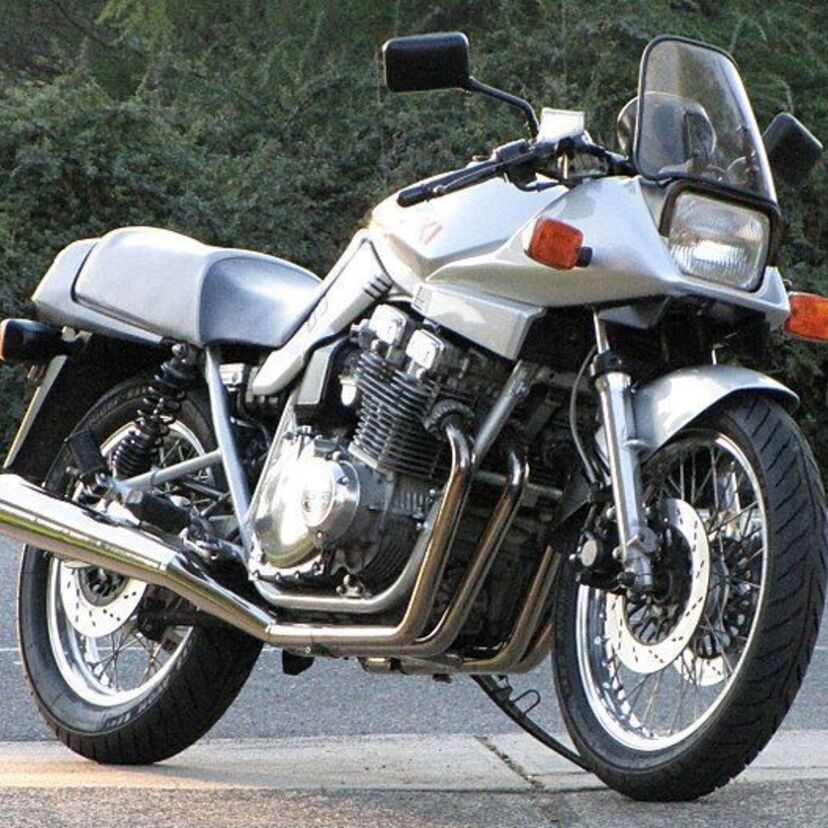 バイクの大型二輪免許持っている方は居ますか？また、どんなバイクに乗っていますか？乗っていましたか？