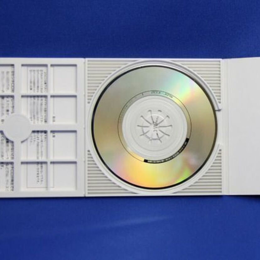 1990年代のシングルCDは8cmでした。いつしか12cmに統一されていたシングルCDのサイズ、どんな経緯で誕生し消滅していったのでしょう??