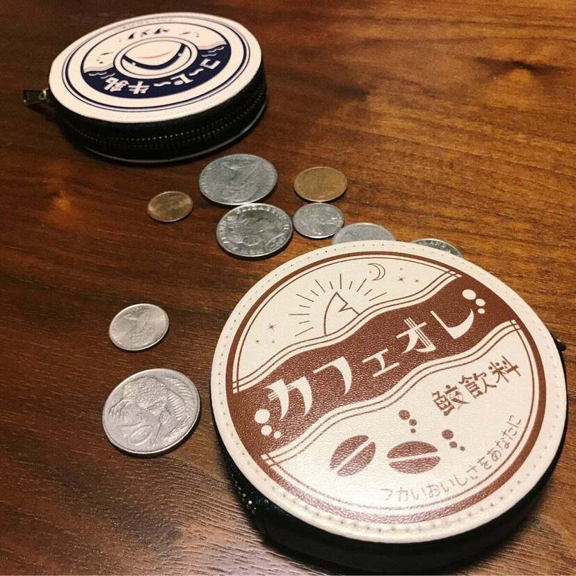 『レトロ文字部』が横浜に出展！牛乳瓶のフタ風のコインケースも！ニューレトロな文字デザインが中心の雑貨たちが大集合！