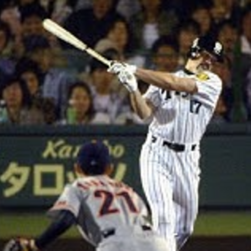 【恐怖の9番打者】打者顔負けのバッティング！18年ぶりの優勝に貢献したトレイ・ムーア投手