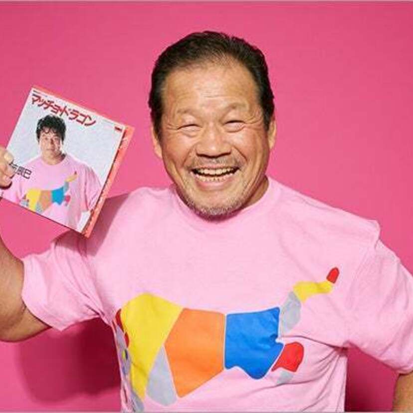 SNSを中心に話題が再沸騰！プロレスラー・藤波辰爾による伝説のレコード『マッチョ・ドラゴン』のTシャツが登場！！