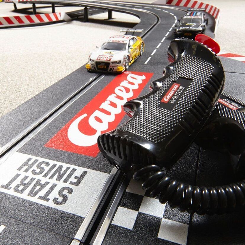 スロットカー・スロットレーシングの歴史：1960年代当時は「走るプラモデル」と呼ばれたスロットカーの変遷を振り返りましょう。