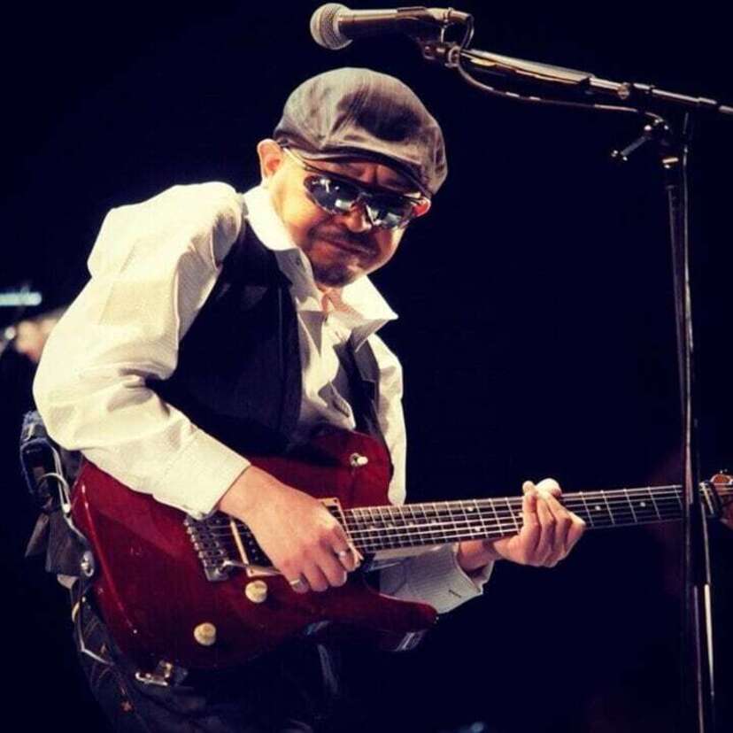 【訃報】「SING LIKE TALKING」ギタリスト、西村智彦さんが死去。佐藤竹善らが追悼コメントを発表