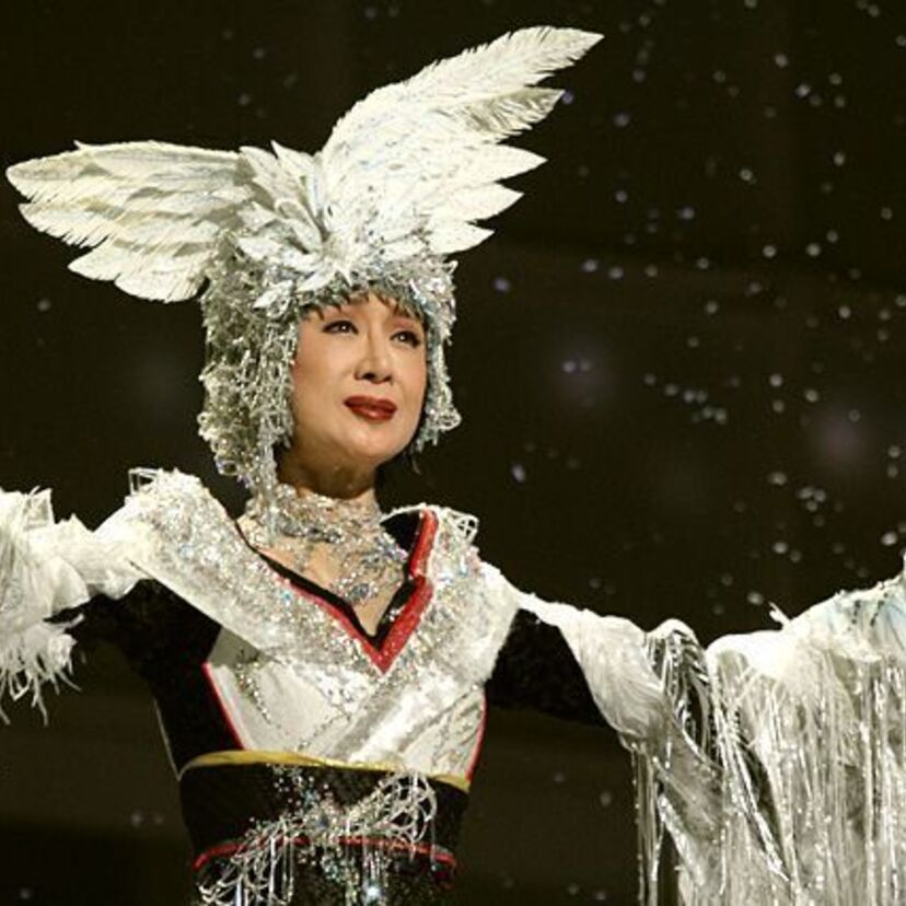 ド派手！小林幸子『NHK紅白歌合戦』豪華衣装！1992年は推定4億円！