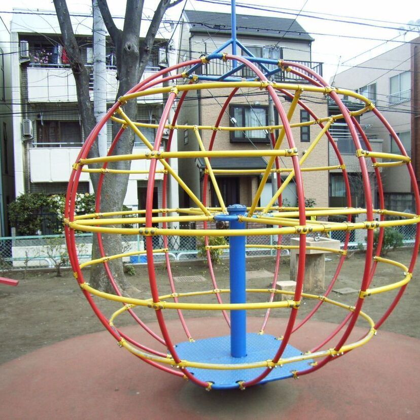今は消えた公園の遊具（危険遊具）で危ない遊びをしてましたか？