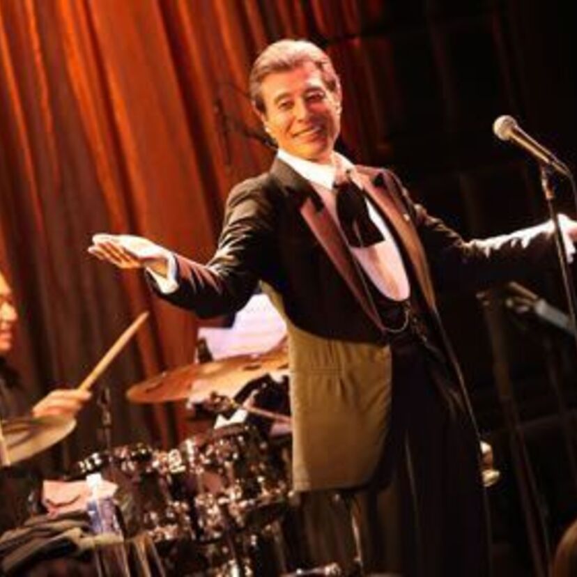 舘ひろし『40周年記念ライブ』に浅野温子が祝福に登場！