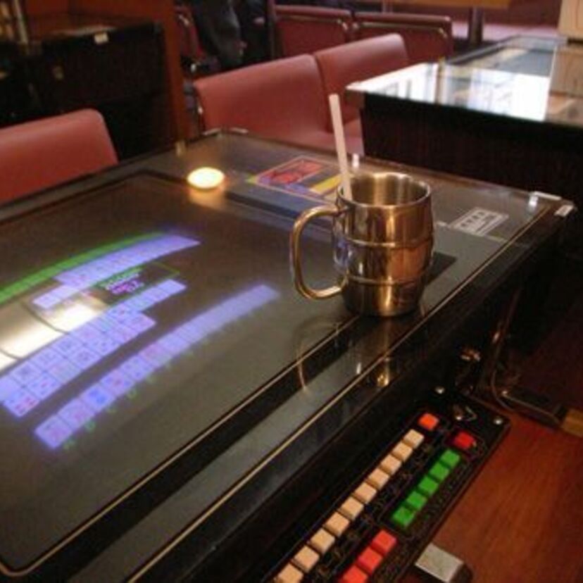 100円玉タワーを作り、喫茶店でハマったテーブルゲーム達