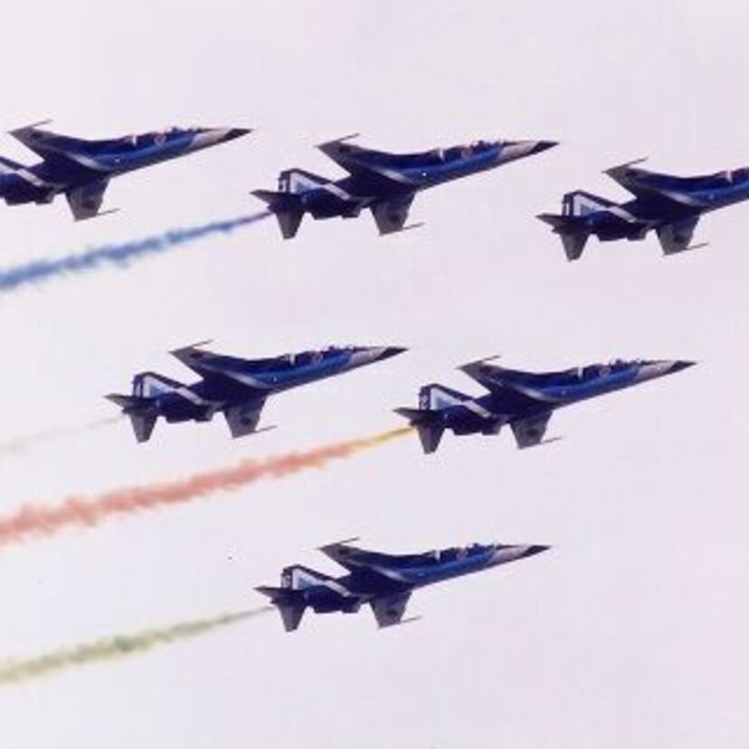 大空を舞う航空自衛隊【ブルーインパルス】３つの時代をひも解く！