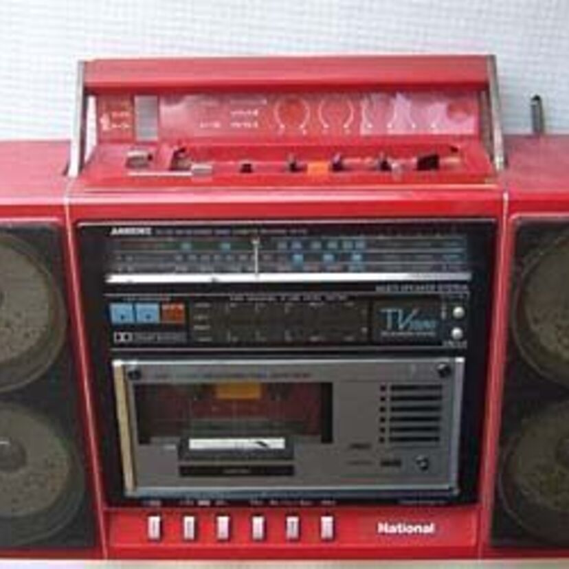 【80年代の必需品、ラジカセ】デザインや機能が特徴的だったラジカセから長く支持されている名品ラジカセまで。