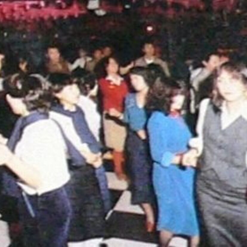 ８０年代に流行った『サーファーディスコ』。当時は多くのサーファー気どりをした若者がディスコに！！