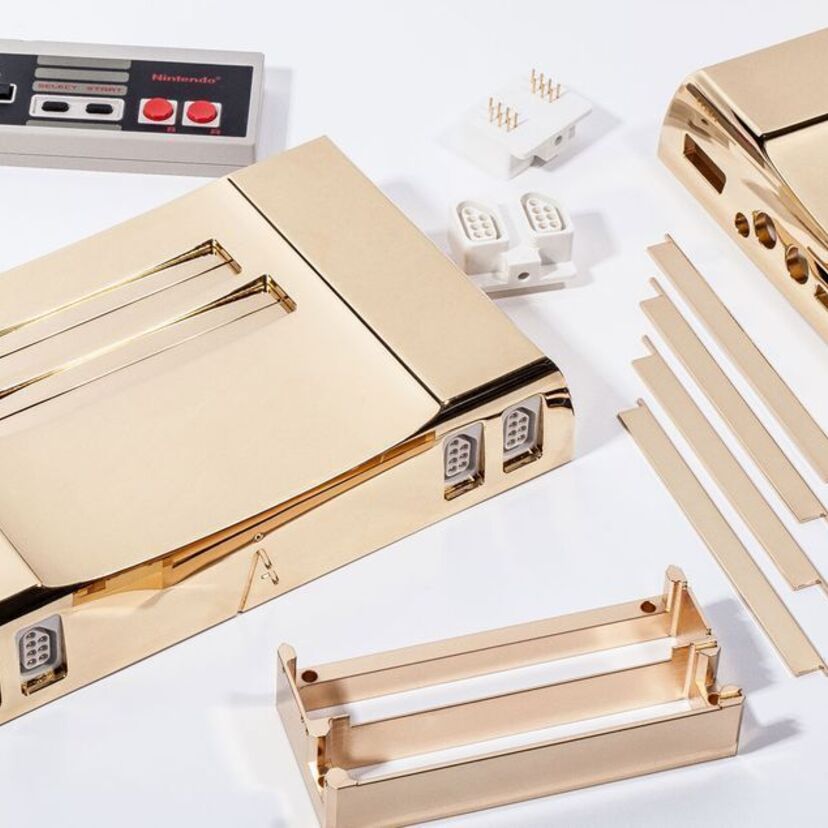 【4,999ドルのファミコン】眩い輝きの24金製ファミコン互換機「24k Gold Analogue Nt」を見たか!過去に登場した黄金製のゲーム機なども確認。