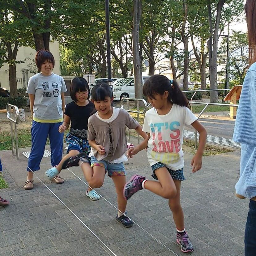 【女の子外遊び】ゴム跳び（段跳び）をはじめ、70～80年代の女の子の遊びをまとめてみました。