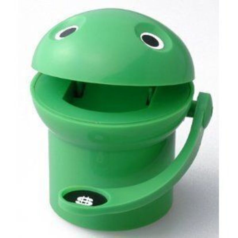 【ぱっくん貯金箱】「PACKMAN」、10円玉などの硬貨を手の上に載せてグッと押すとパクっとお金を食べる貯金箱。