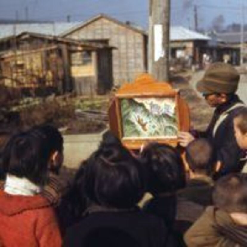1946～50年当時の日本の街並み、人々の暮らしがカラー写真で紹介されています。（The Oliver L. Austin Images）