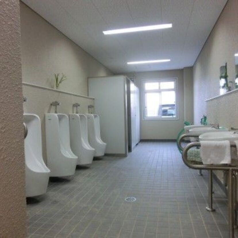 私たち世代の男性諸氏と分かち合いたい「トイレ（大）あるある」【校内生活編】