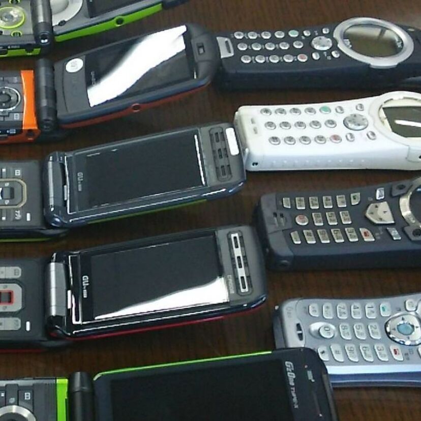 NTT、KDDI、ソフトバンクの通信キャリア3社の歴史を知る。PHSやガラケーからスマホへ、その歩みがこれで分かります。