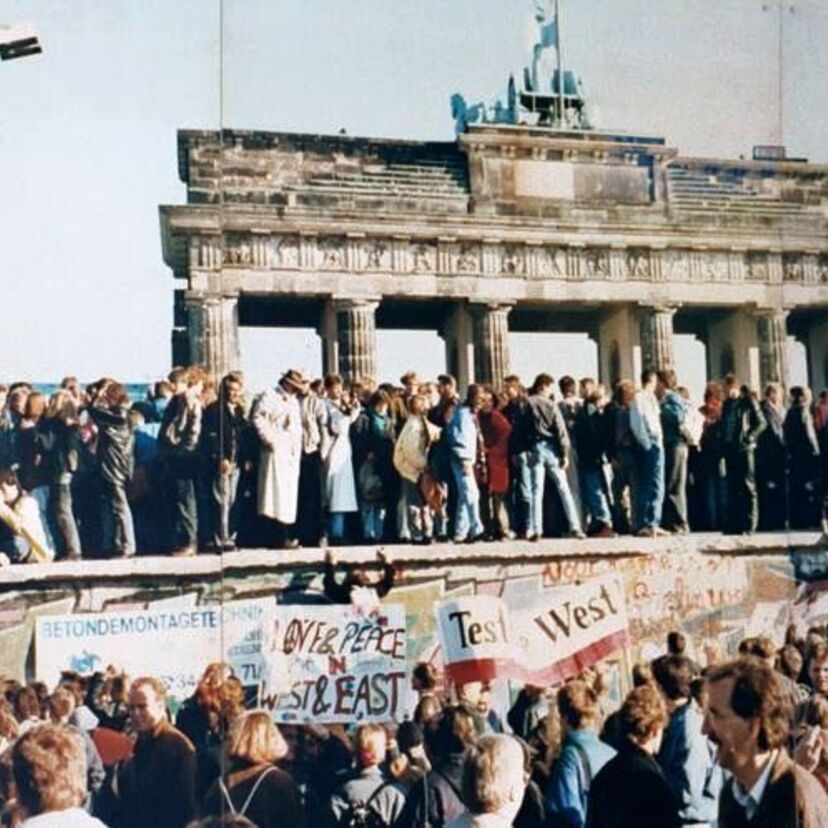 1989年の壁崩壊まで東西ベルリンを分断した「ベルリンの壁」、当時の人々はどのような手段で往来していたのか。