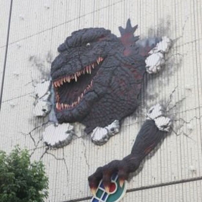 ゴジラが渋谷パルコの壁面に現れた！？巨大壁面オブジェが完成！