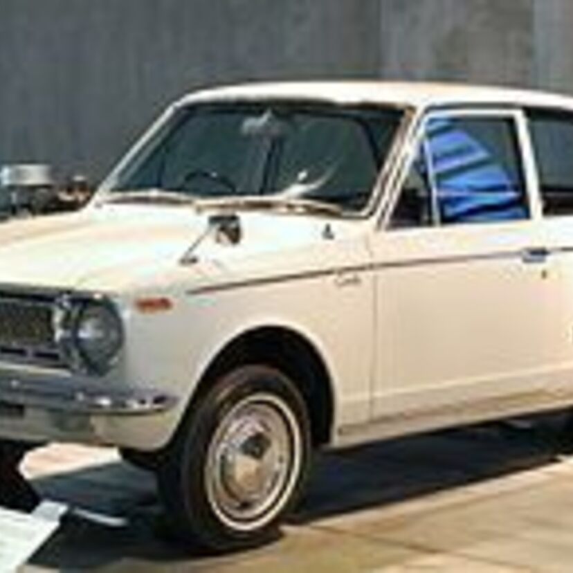 今でも販売している名車（日本車）ブランドの初代の画像を並べてみる。