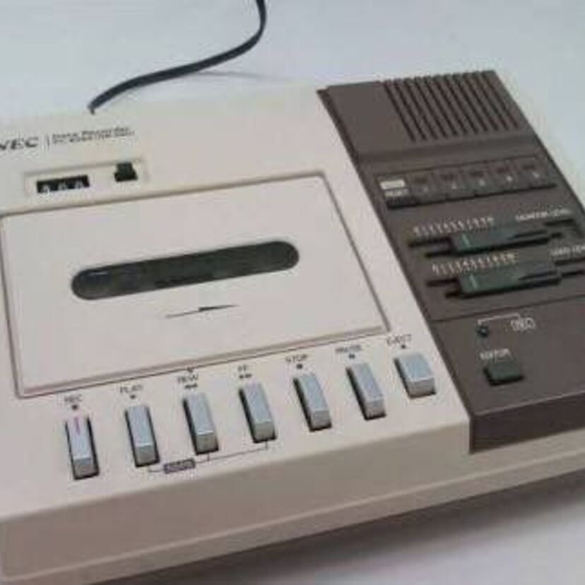 【音】カセットテープにフロッピーディスク、80～90年代のパソコンに必需品だったデータ記憶装置の愛らしい音。